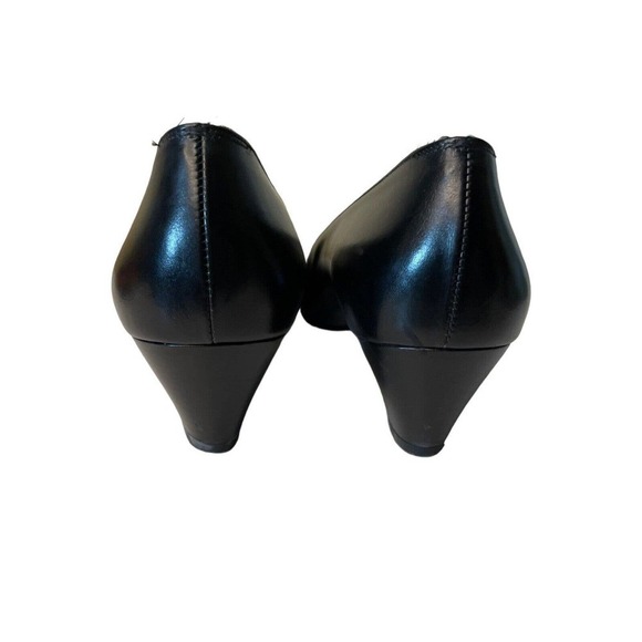 Salvatore Ferragamo Narrow Black Leather Low Heels 7 AA Black - Picture 4 of 10